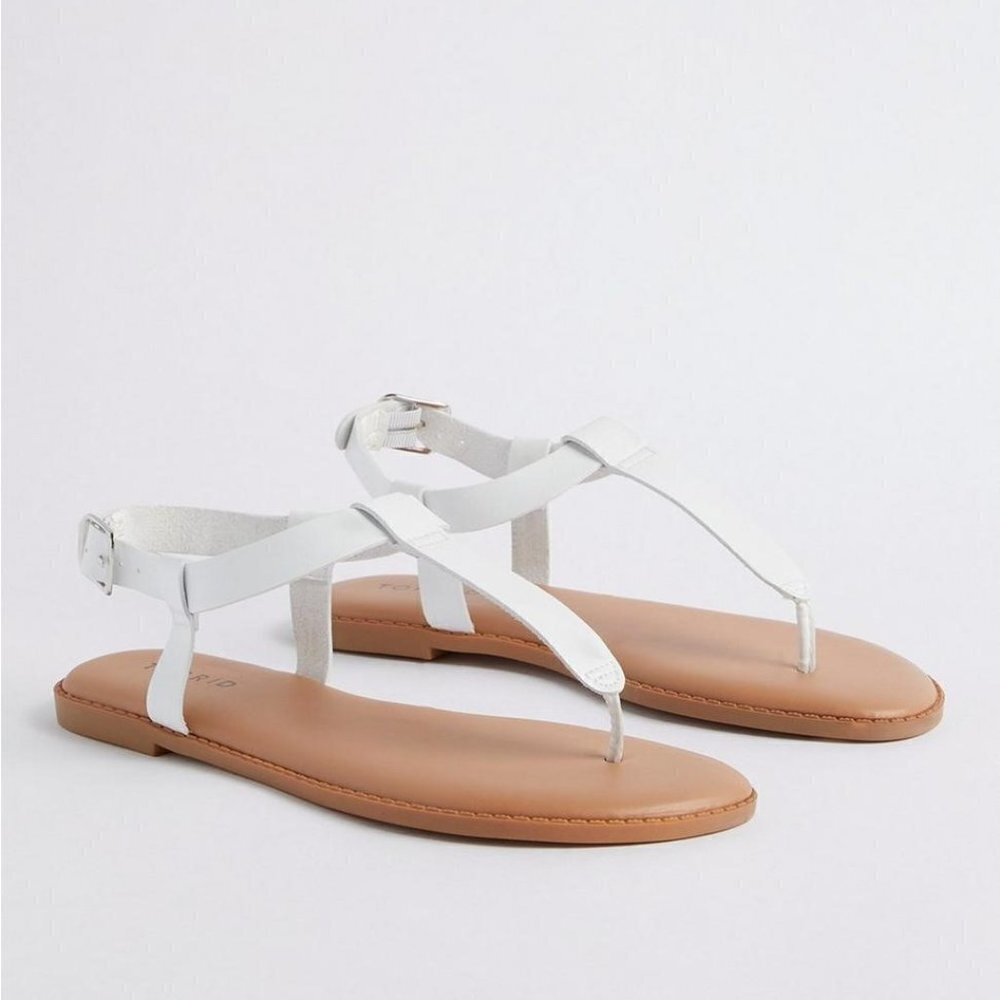 Torrid 12 T Strap White Sandals Flats WW NWT Cushioned
